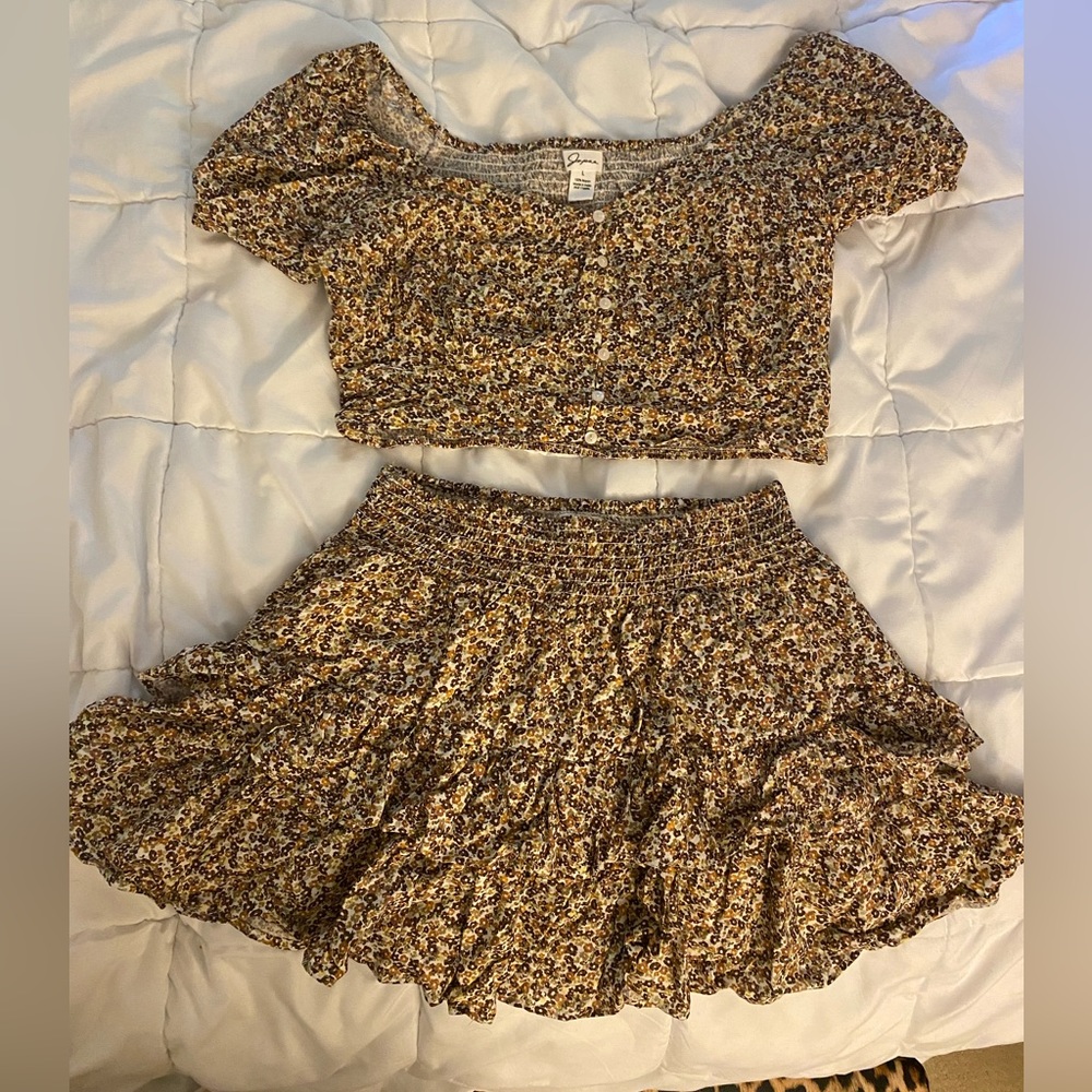 2 piece set. Skirt and cropped top. Both stretchy. Size L juniors. Brown floral